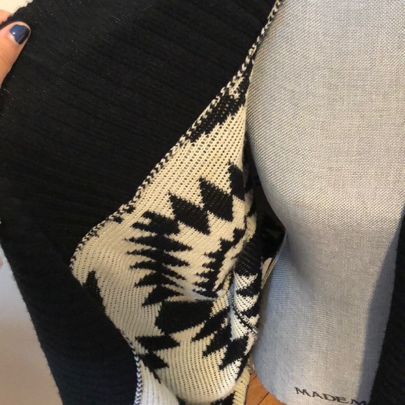 Comfy over sized cardigan ❄️ - Picture 3 of 4